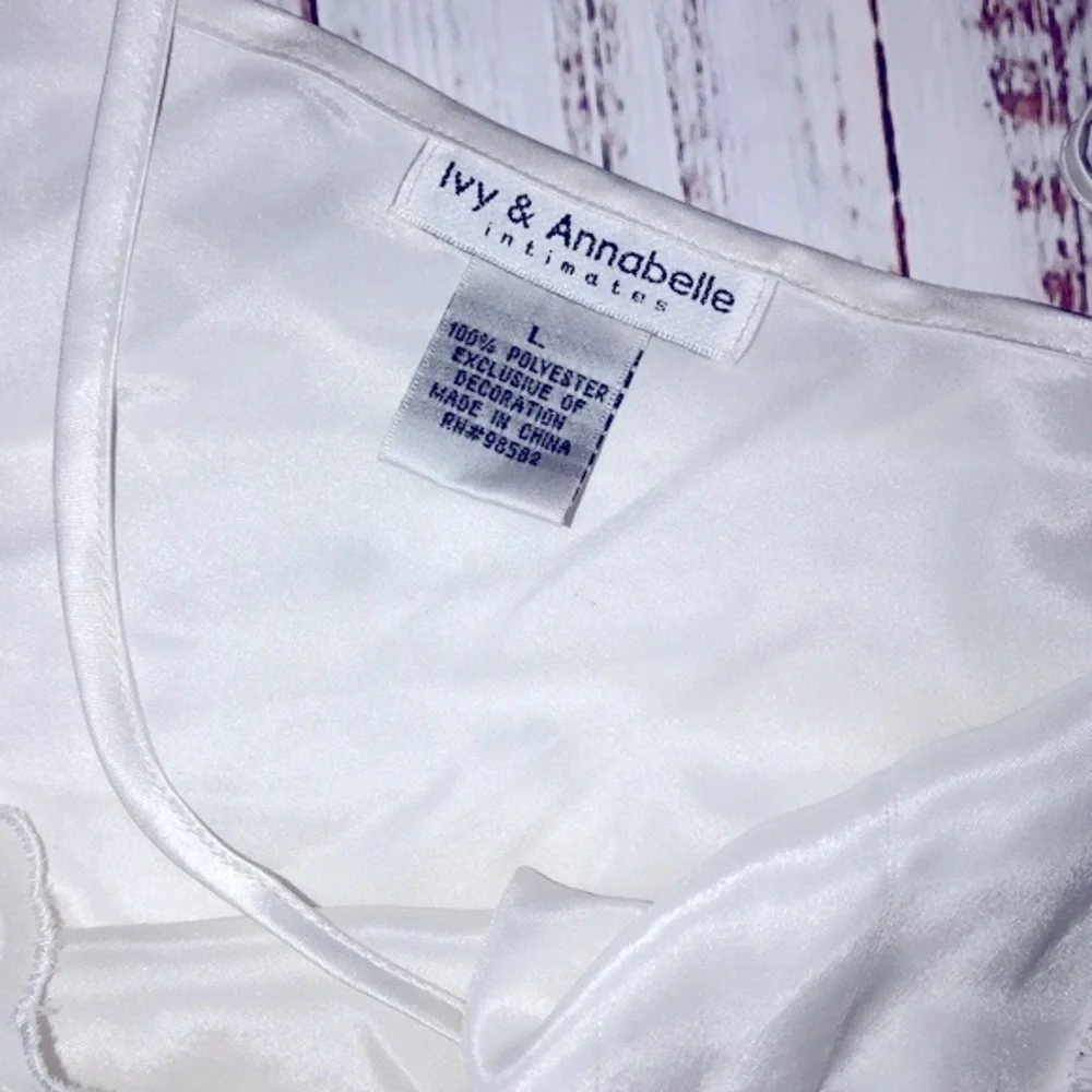 Vintage silky fabric night slip size large - Picture 3 of 7